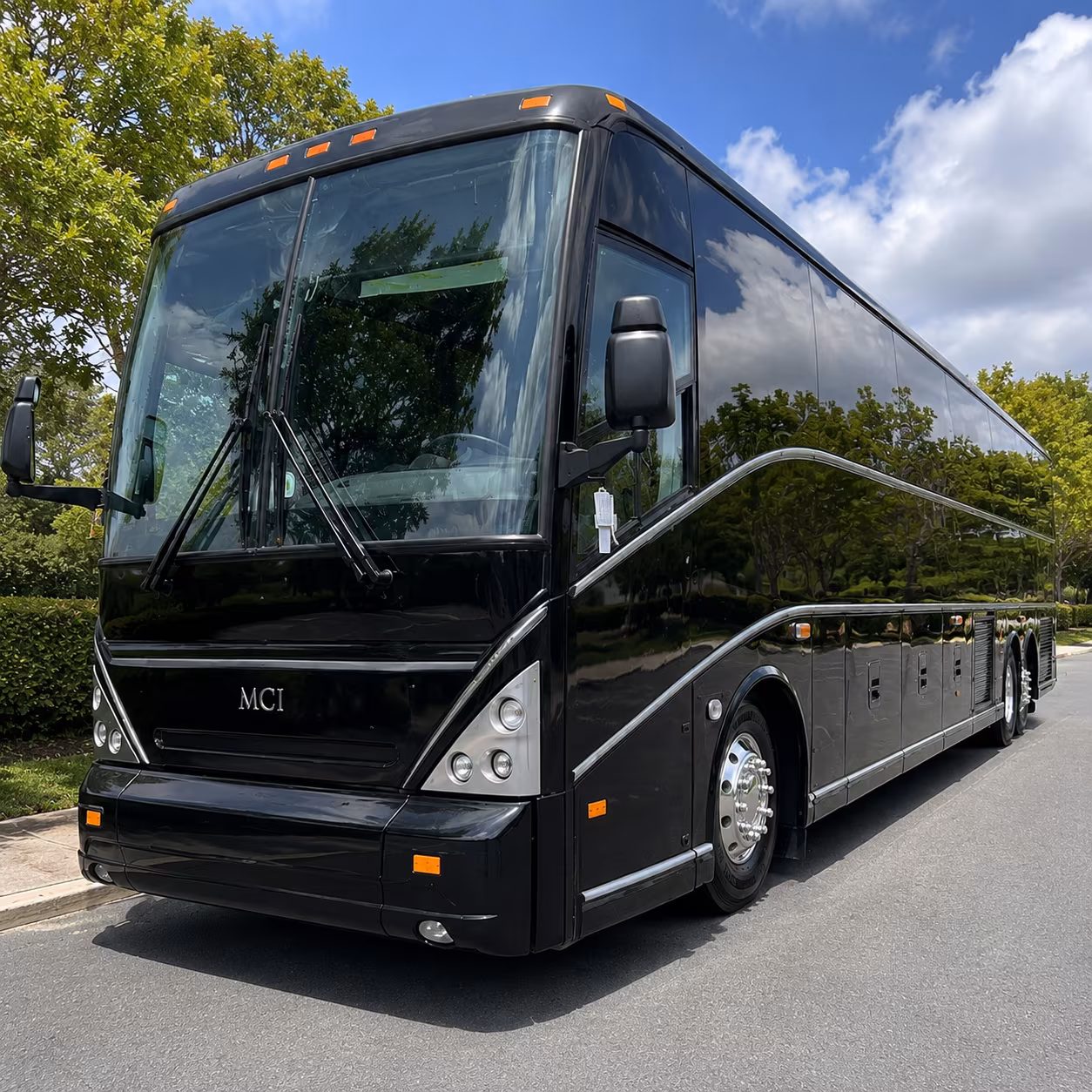 charter bus rides to xfinity theatre in hartford for the big summer shows